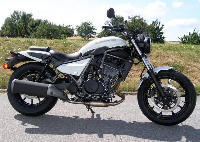 Kawasaki Eliminator 500 inkl. Satteltaschen und Tankrucksack