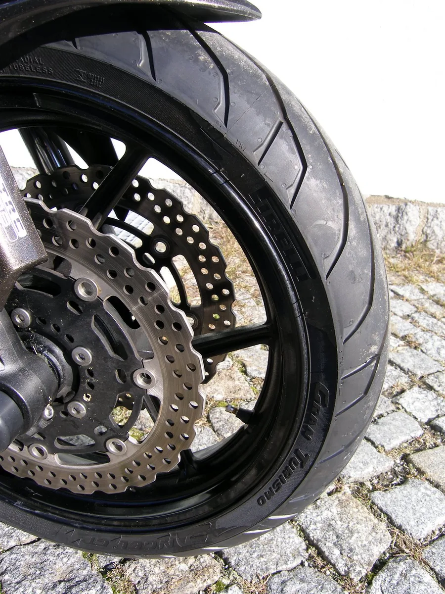 Kawasaki Versys 1000 mit viel Zubehör