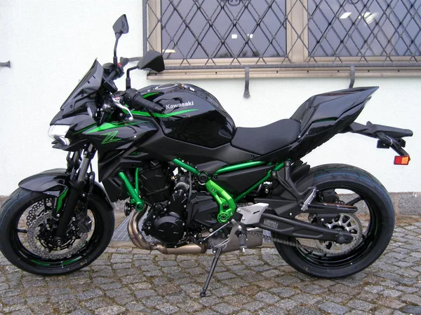 Kawasaki Z650 inkl. Sportpaket