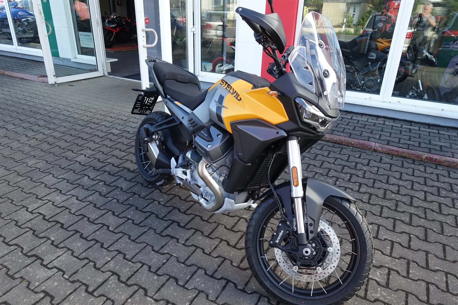 Moto Guzzi Stelvio Euro 5+ gelb savana