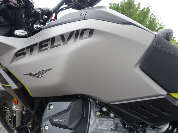 Moto Guzzi Stelvio Euro 5+ gelb savana