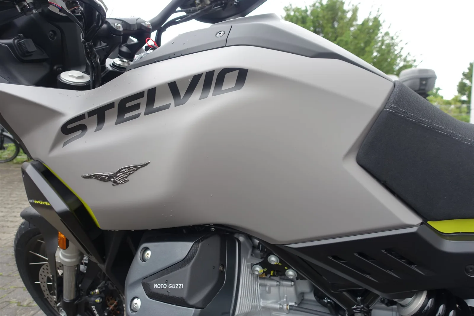 Moto Guzzi Stelvio Euro 5+ gelb savana