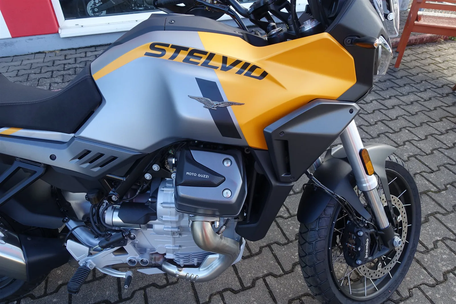 Moto Guzzi Stelvio Euro 5+ gelb savana