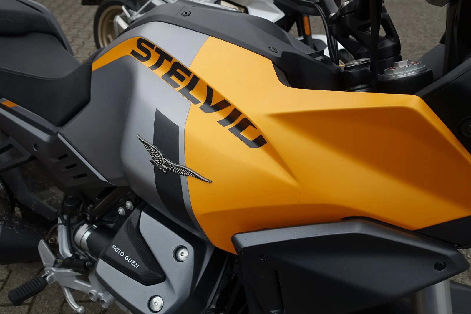 Moto Guzzi Stelvio Euro 5+ gelb savana