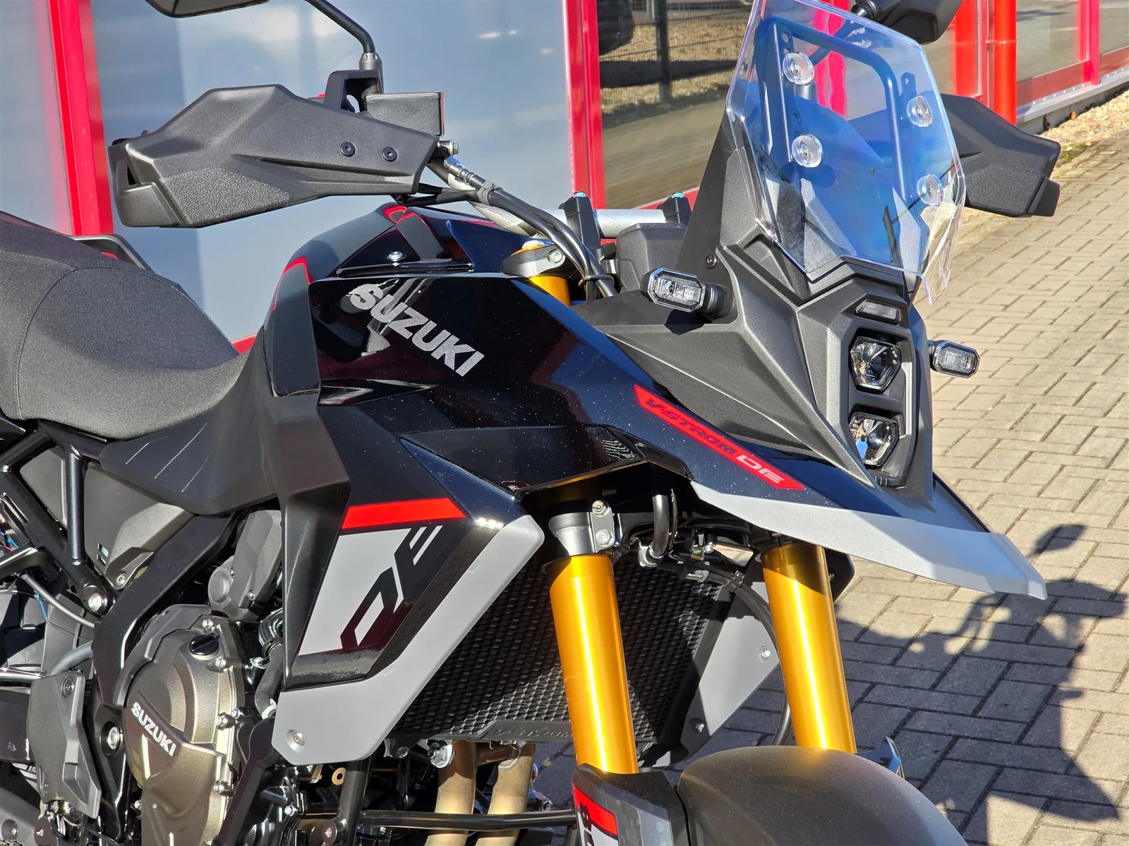 Suzuki V-Strom 800DE Mod. 2026, sofort verfügbar zum Aktionspreis, inkl. 400€ Tankgutschein!