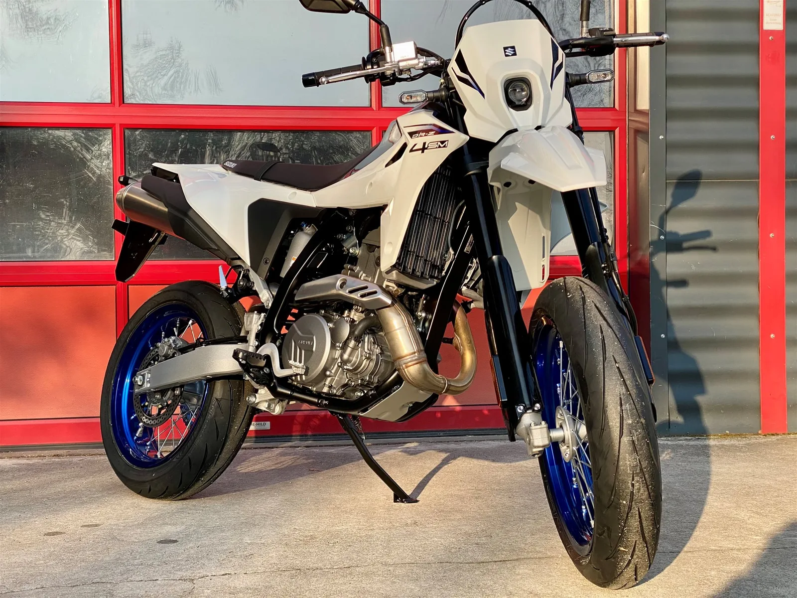 Suzuki DR-Z4SM Mod. 2026 sofort verfügbar zum Aktionspreis!