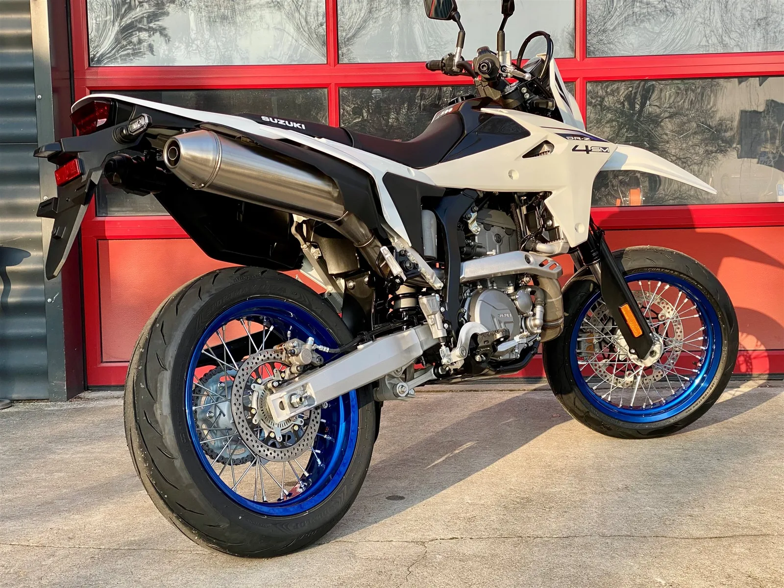 Suzuki DR-Z4SM Mod. 2026 sofort verfügbar zum Aktionspreis!