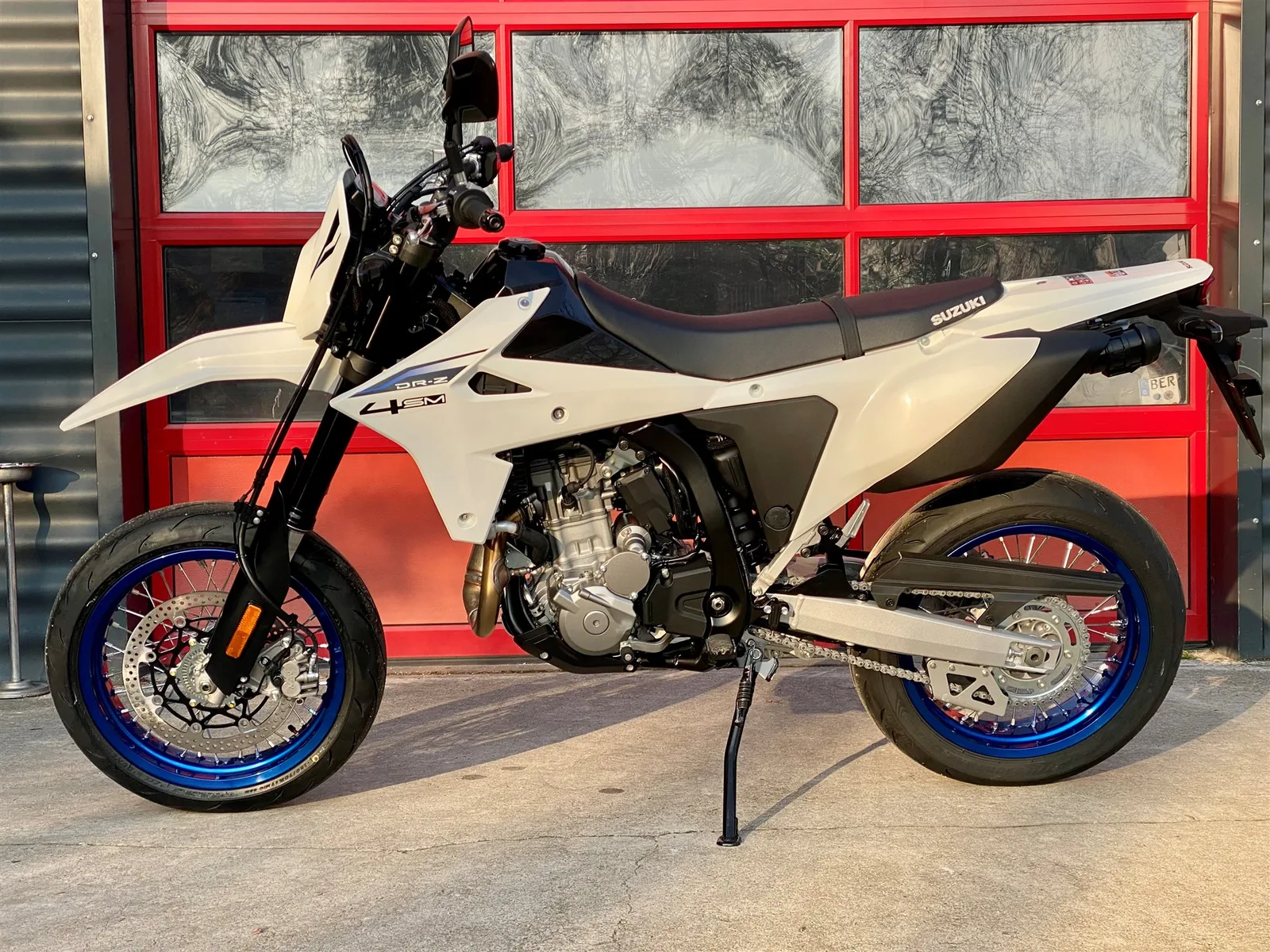 Suzuki DR-Z4SM Mod. 2026 sofort verfügbar zum Aktionspreis!