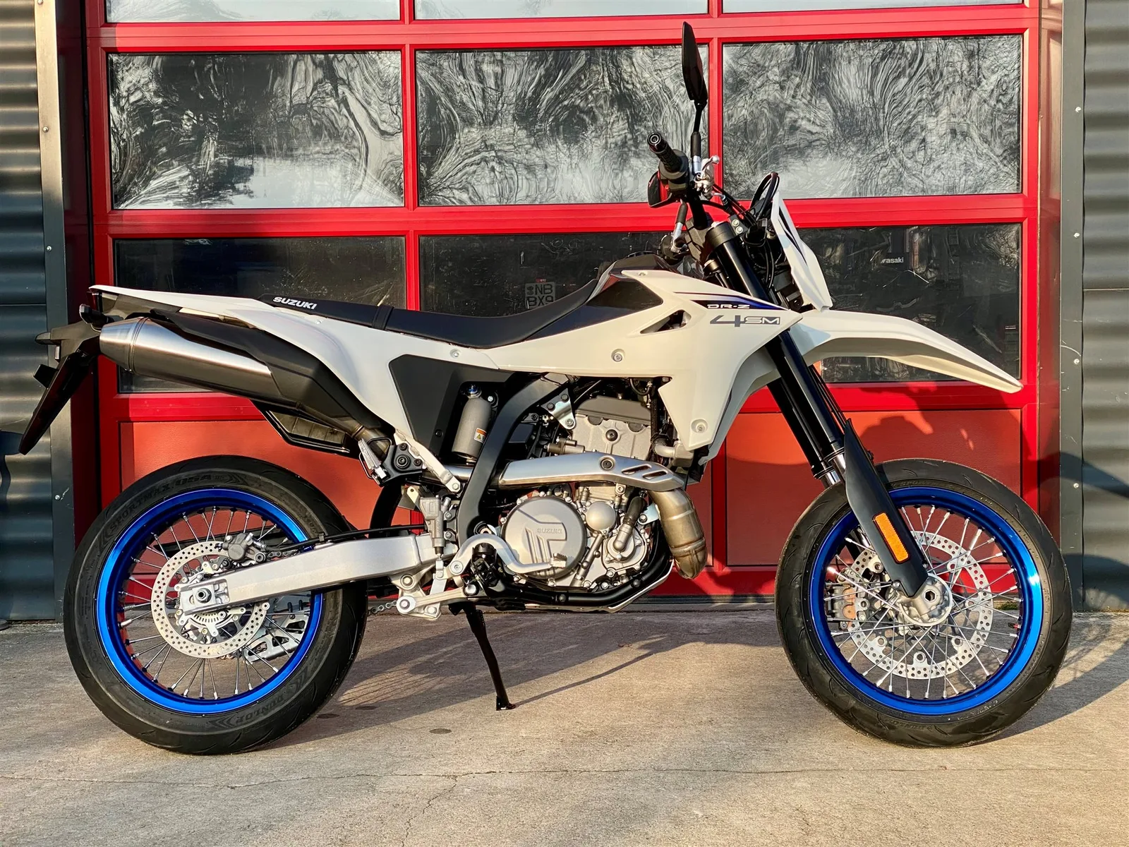 Suzuki DR-Z4SM Mod. 2026 sofort verfügbar zum Aktionspreis!