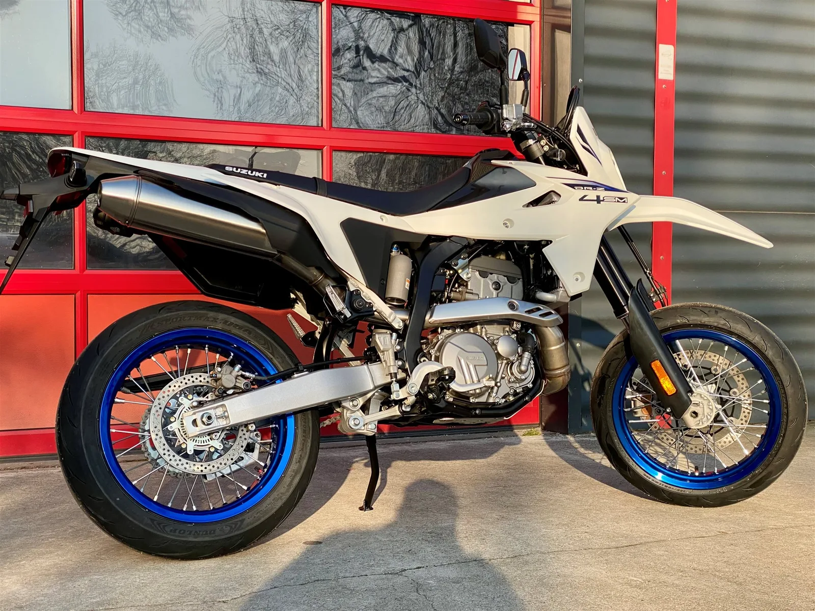 Suzuki DR-Z4SM Mod. 2026 sofort verfügbar zum Aktionspreis!