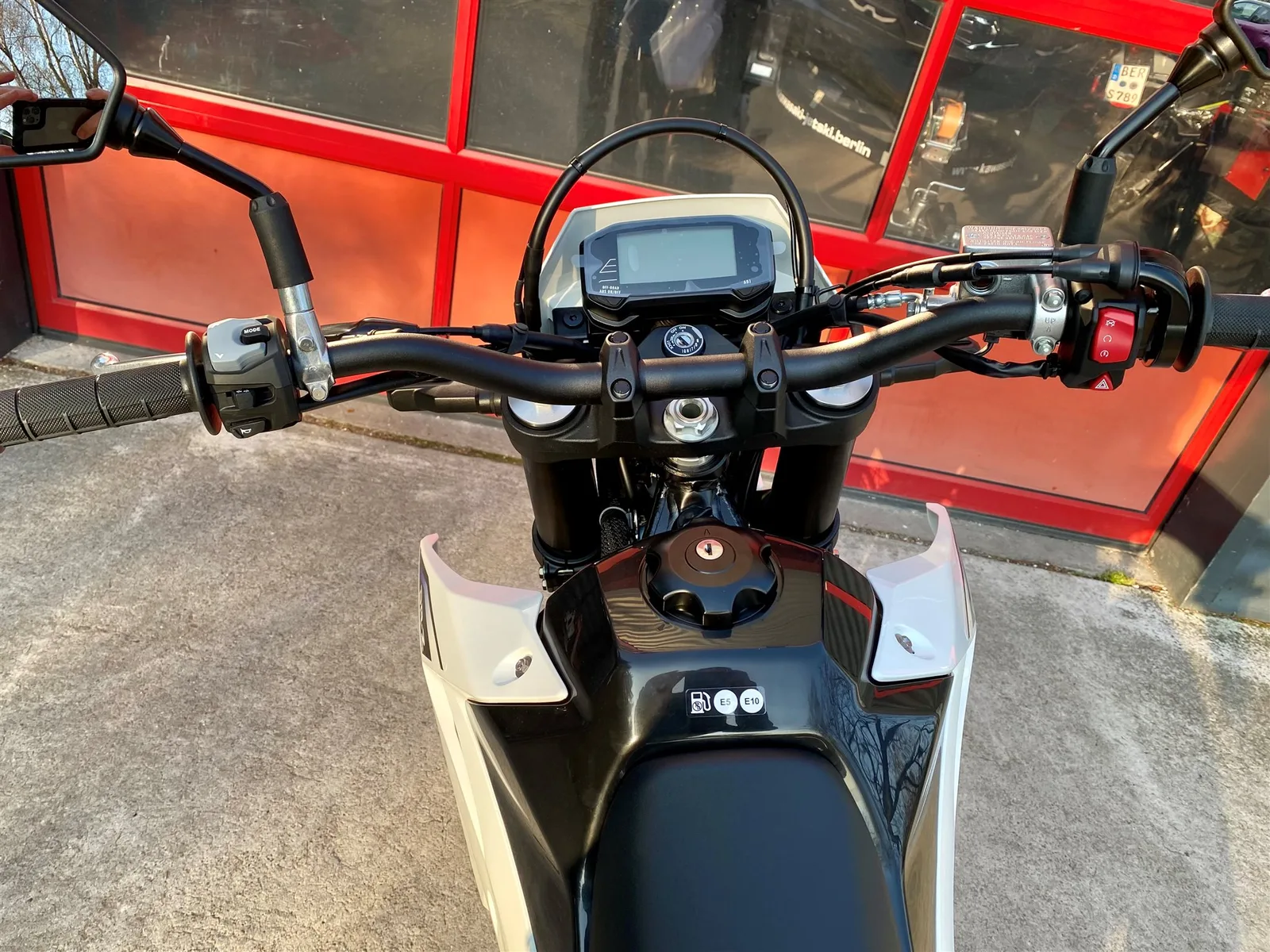 Suzuki DR-Z4SM Mod. 2026 sofort verfügbar zum Aktionspreis!