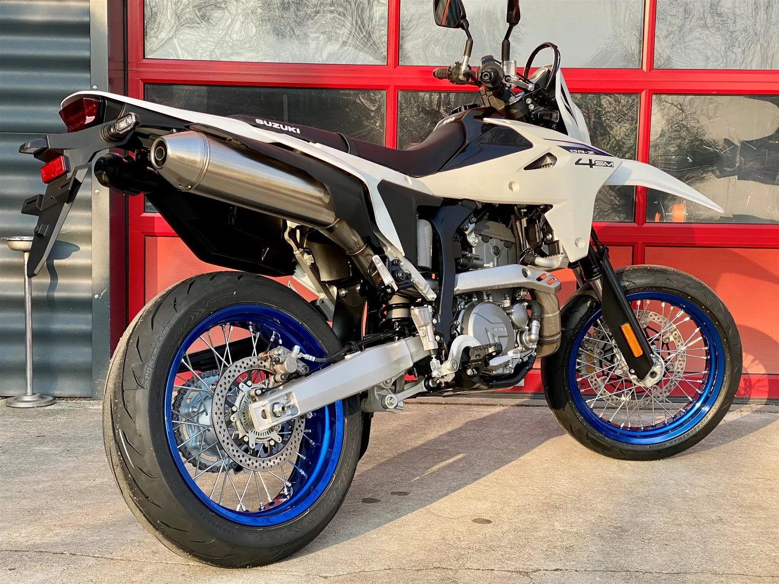 Suzuki DR-Z4SM Mod. 2026 sofort verfügbar zum Aktionspreis!
