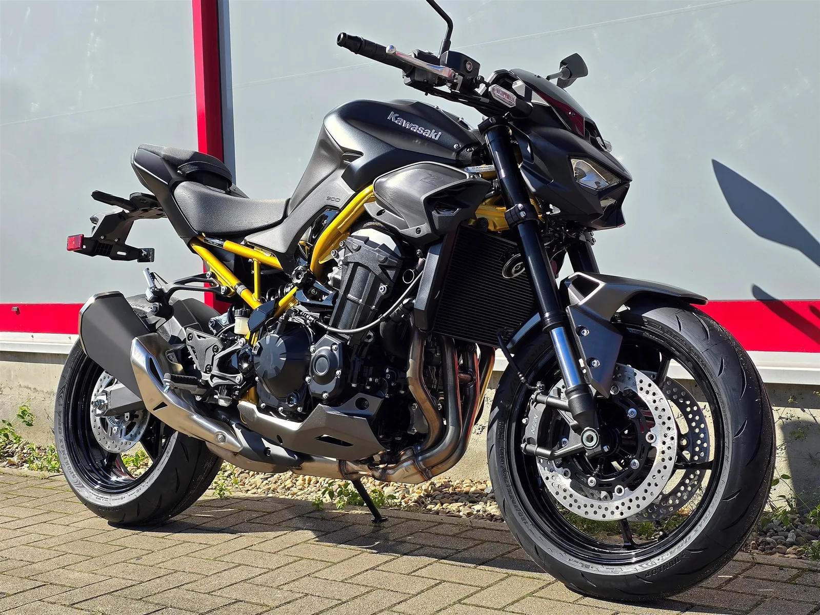 Kawasaki Z900 70kW Neu, Modell 2026