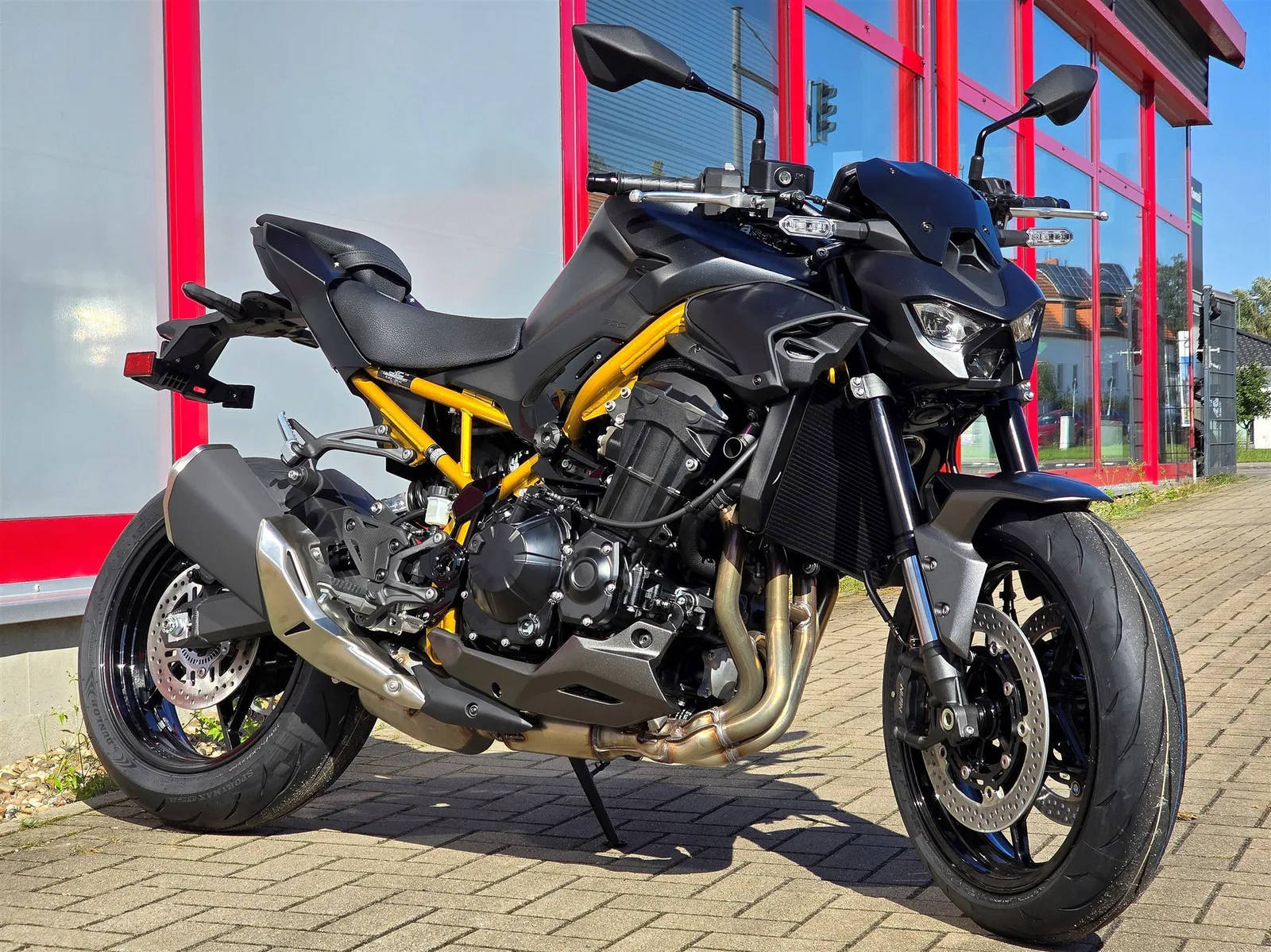 Kawasaki Z900 70kW Neu, Modell 2026