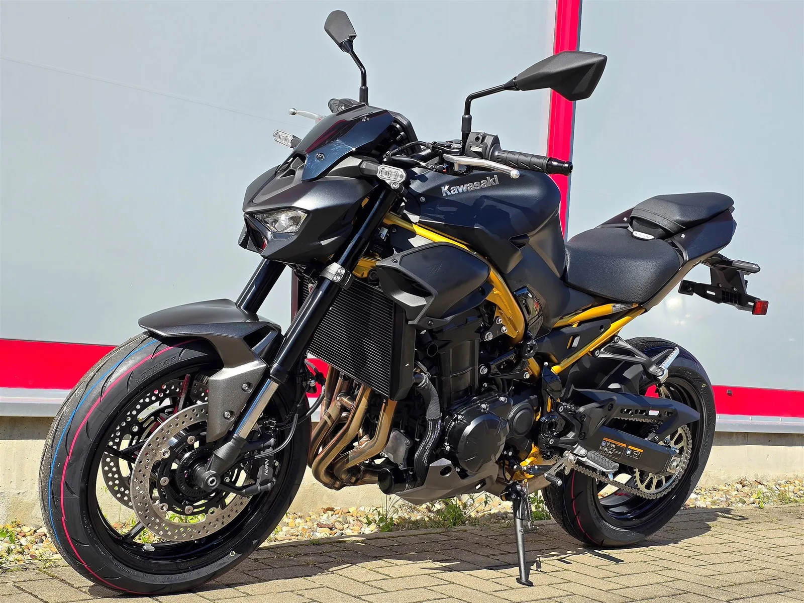 Kawasaki Z900 70kW Neu, Modell 2026
