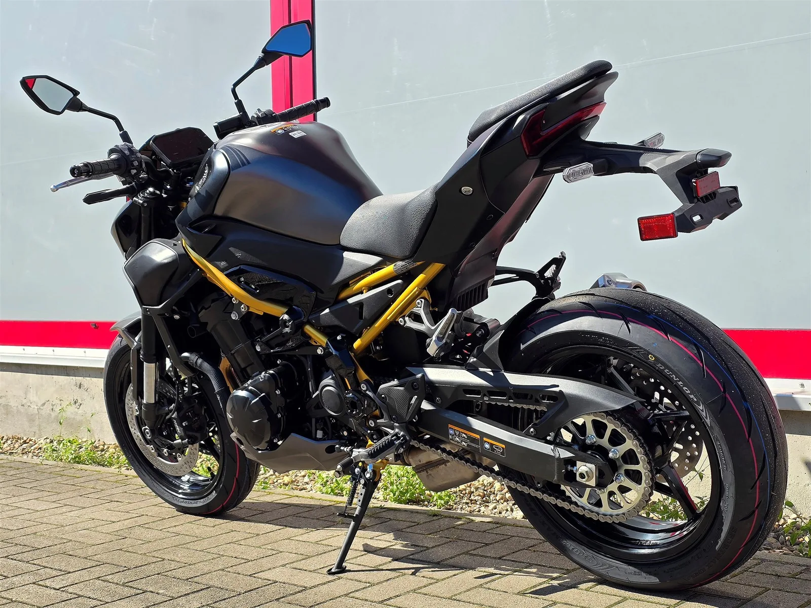 Kawasaki Z900 70kW Neu, Modell 2026