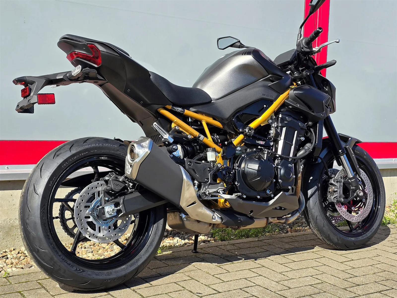 Kawasaki Z900 70kW Neu, Modell 2026