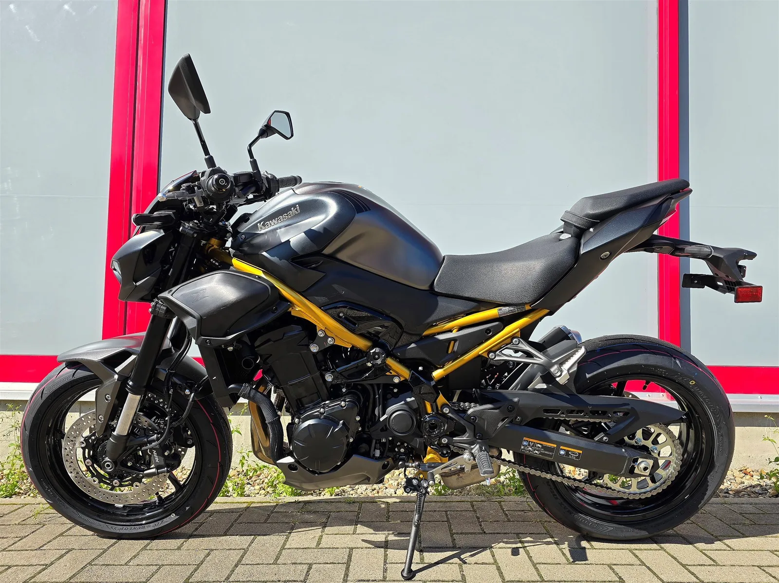 Kawasaki Z900 70kW Neu, Modell 2026