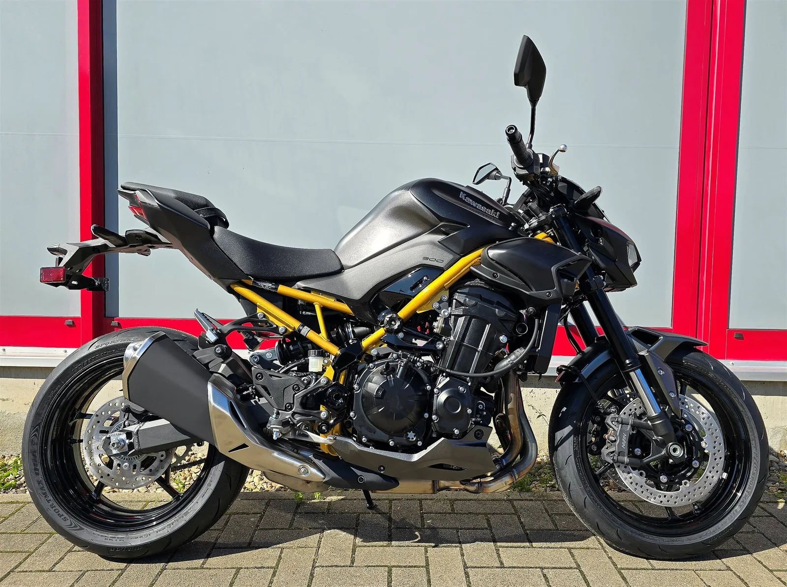 Kawasaki Z900 70kW Neu, Modell 2026
