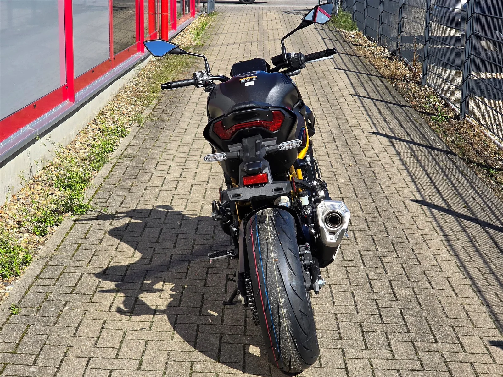 Kawasaki Z900 70kW Neu, Modell 2026