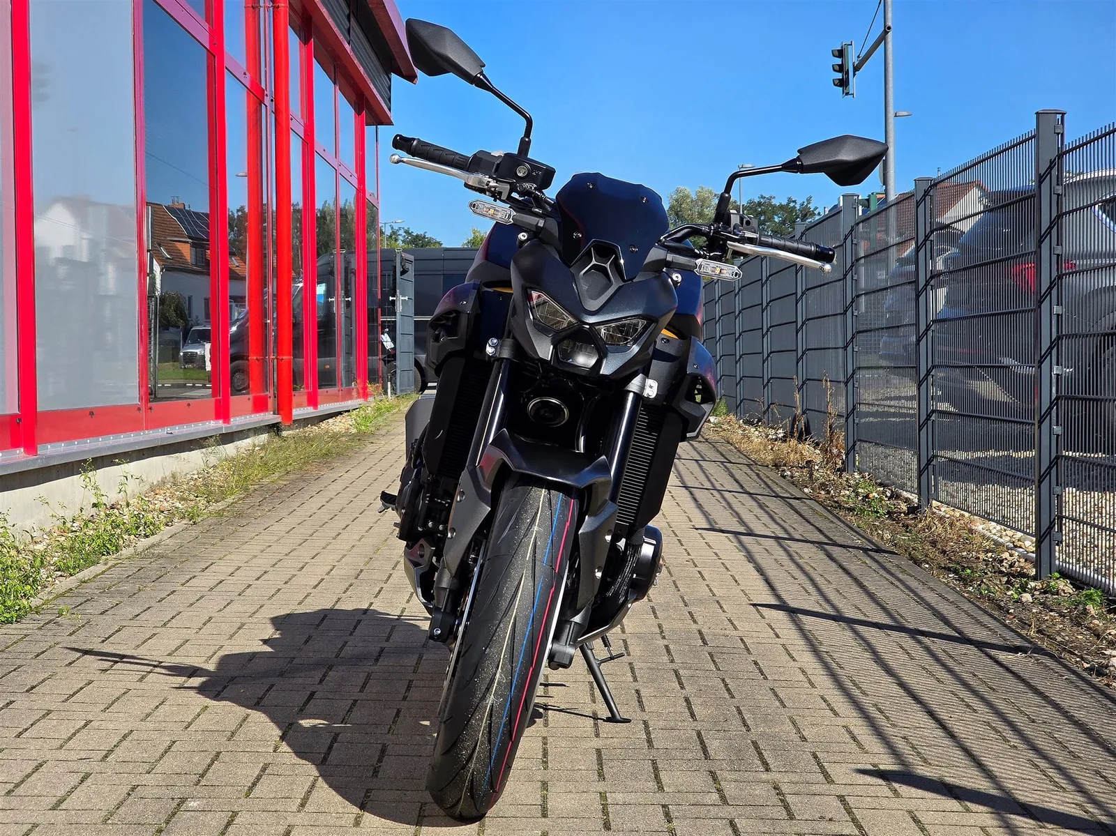 Kawasaki Z900 70kW Neu, Modell 2026