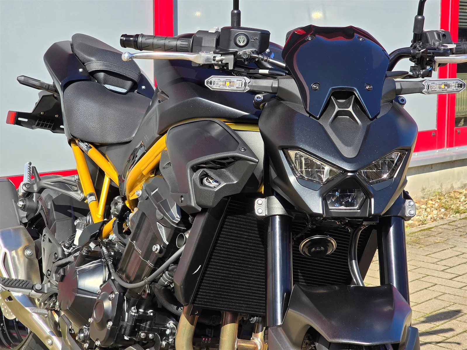 Kawasaki Z900 70kW Neu, Modell 2026
