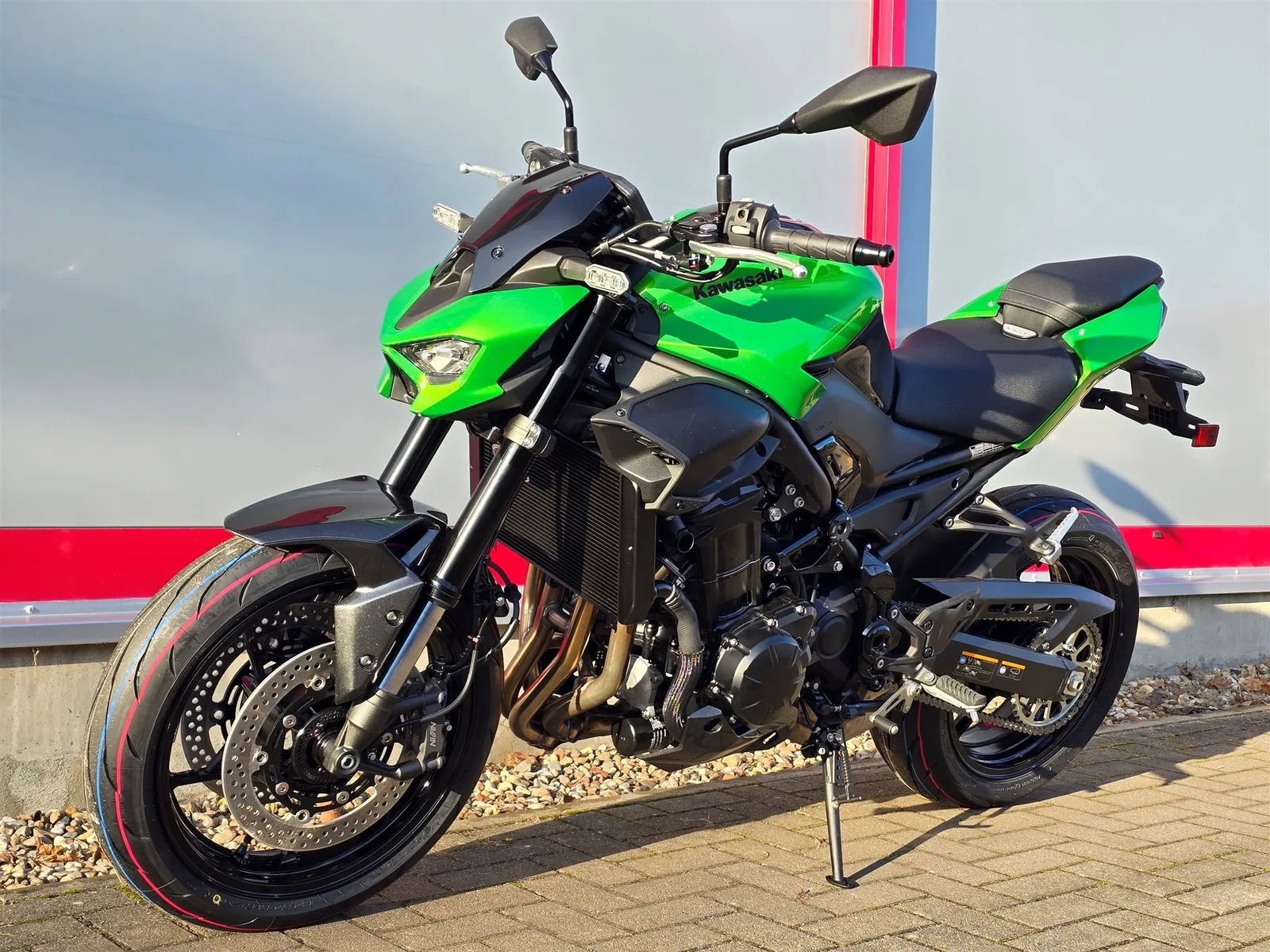 Kawasaki Z900 70kW Neu, Modell 2026