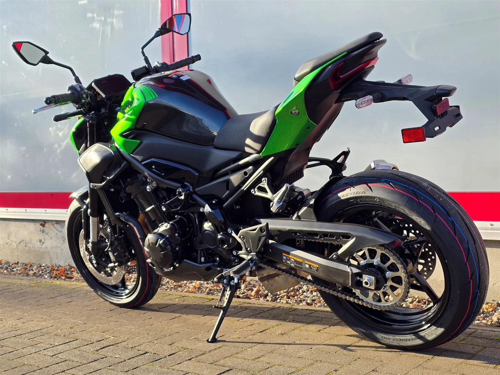 Kawasaki Z900 70kW Neu, Modell 2026