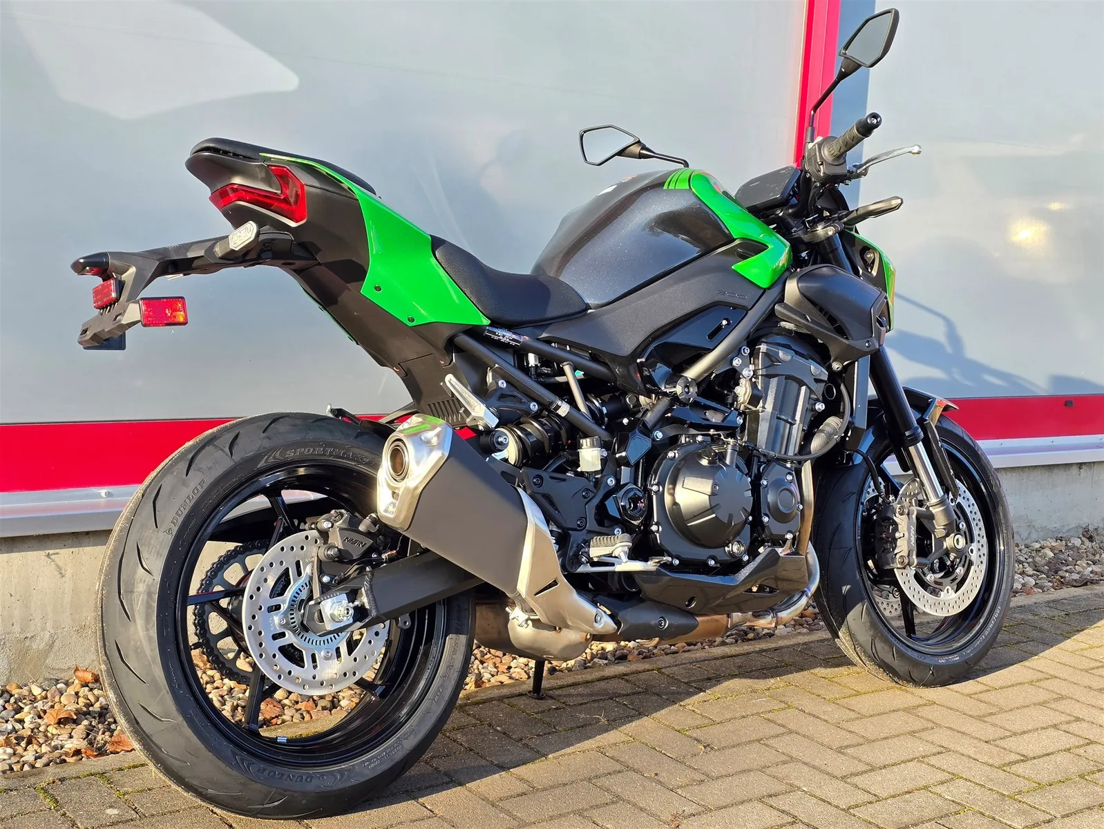 Kawasaki Z900 70kW Neu, Modell 2026