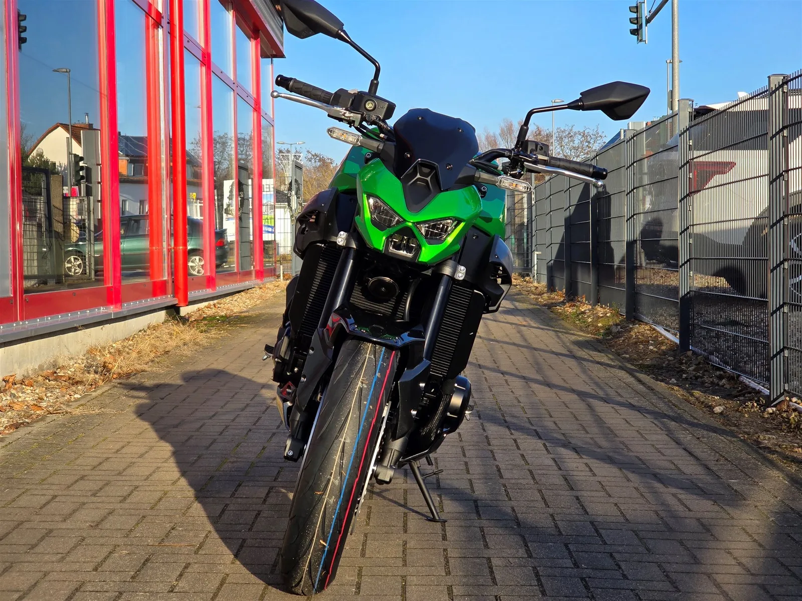 Kawasaki Z900 70kW Neu, Modell 2026