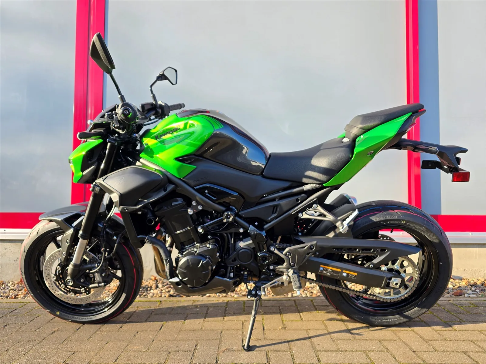 Kawasaki Z900 70kW Neu, Modell 2026