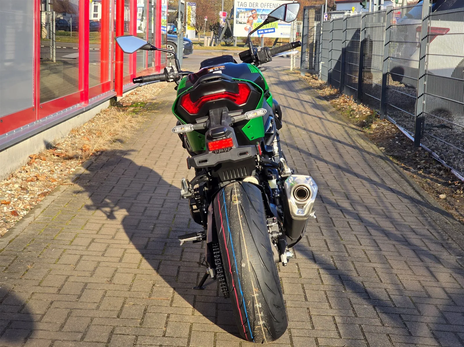 Kawasaki Z900 70kW Neu, Modell 2026