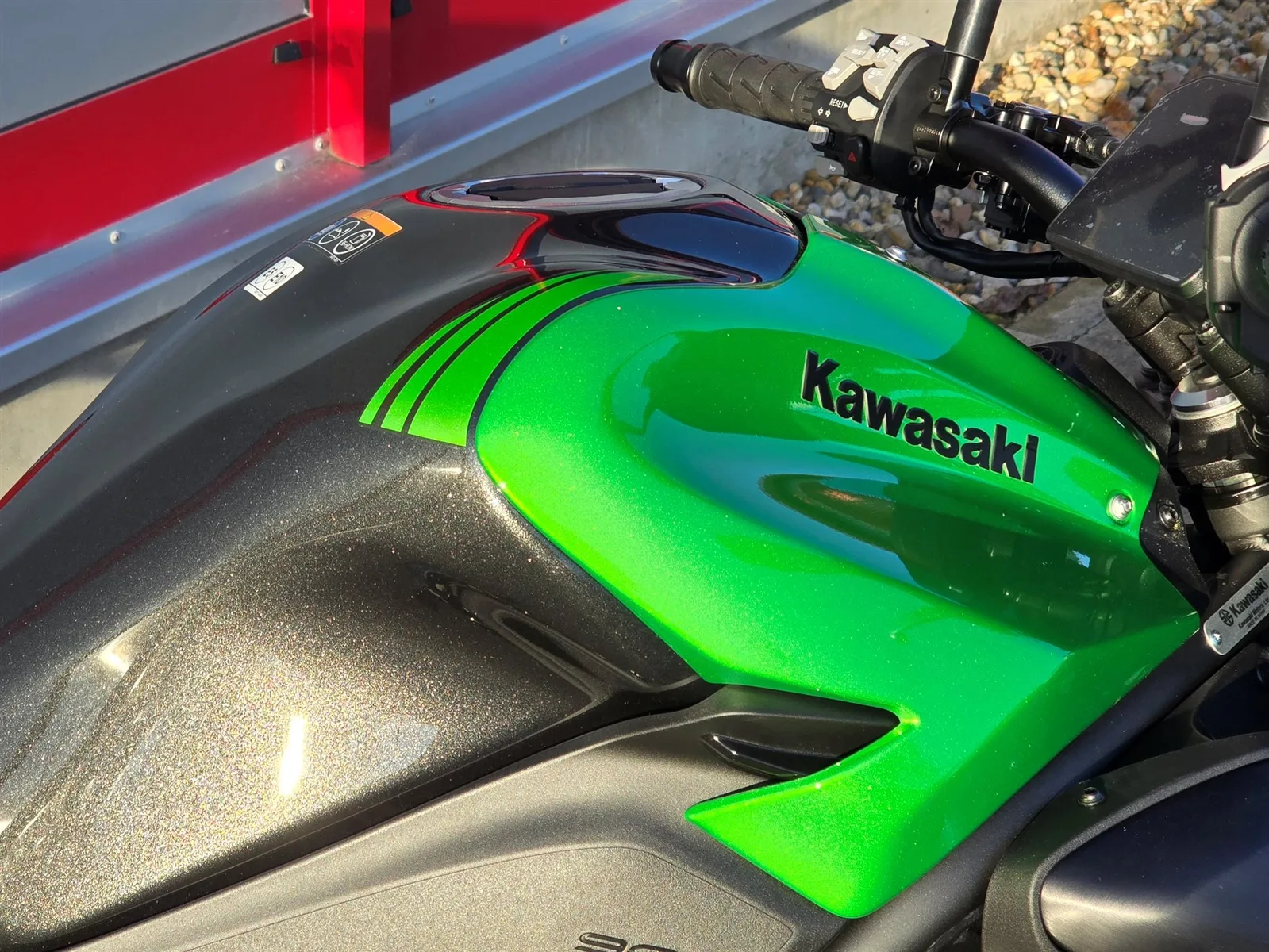 Kawasaki Z900 70kW Neu, Modell 2026
