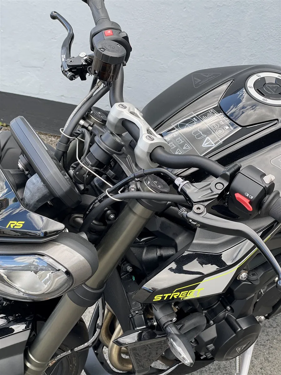 Triumph Street Triple 765 RS mit 1,99 % eff. Finanzierung\* + Zubehör\*\*+ Aktion\*\*\*