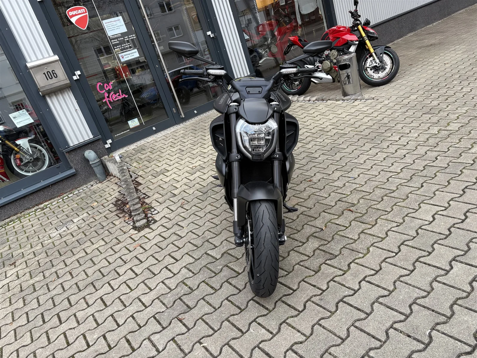 Ducati Diavel V4 1.Hand, sehr wenig Kilometer !