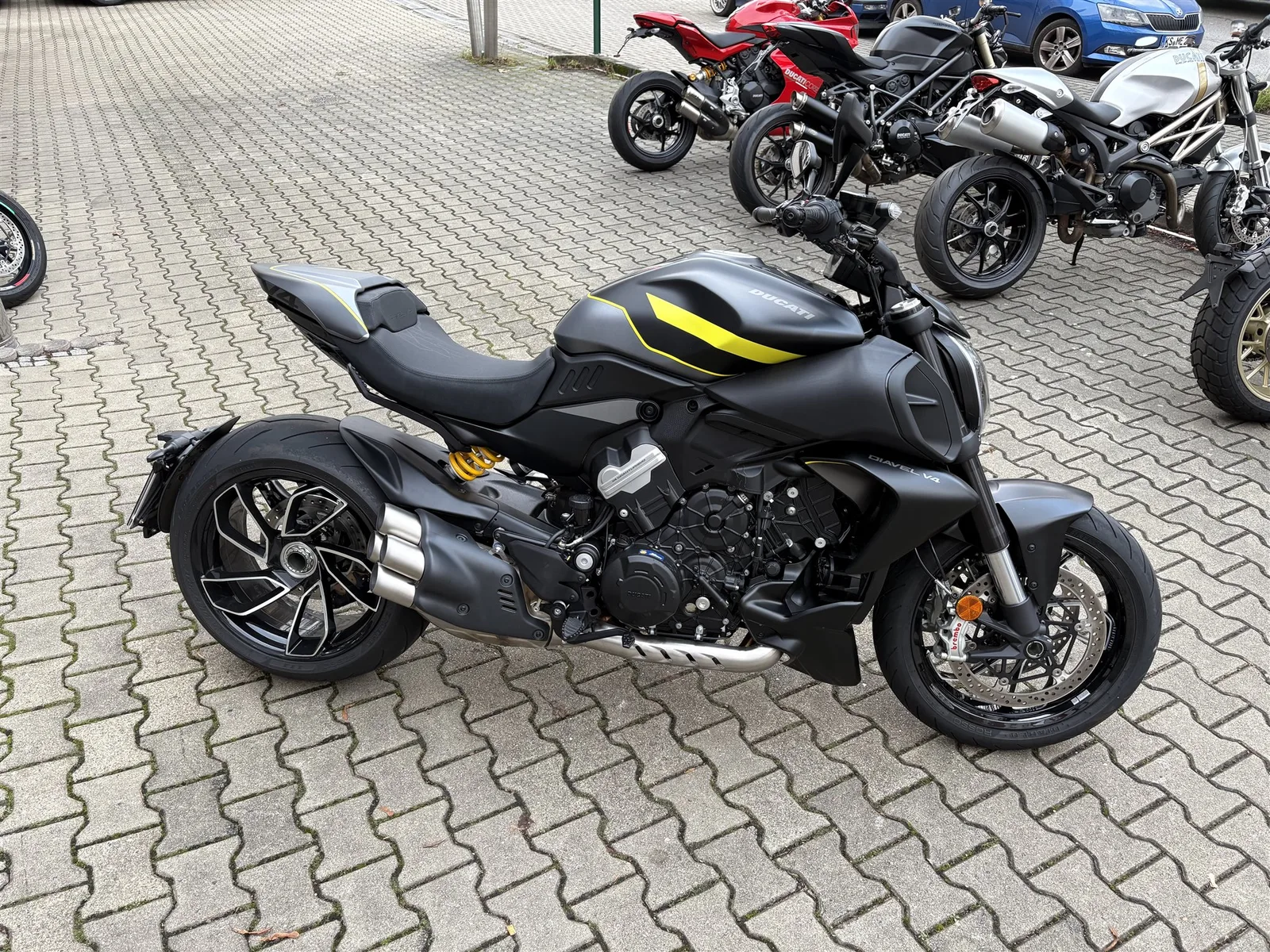Ducati Diavel V4 1.Hand, sehr wenig Kilometer !