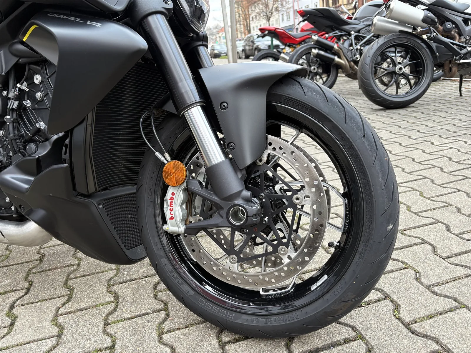 Ducati Diavel V4 1.Hand, sehr wenig Kilometer !