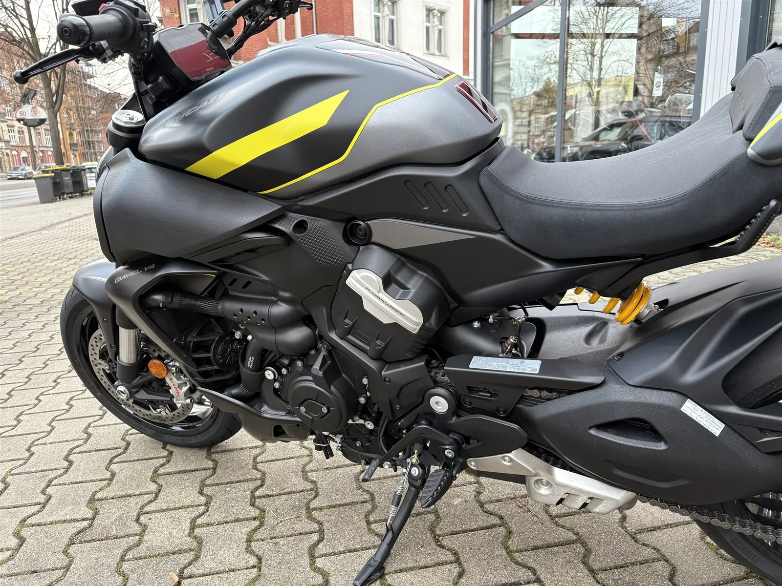 Ducati Diavel V4 1.Hand, sehr wenig Kilometer !