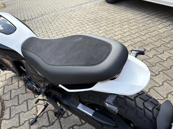 Ducati Scrambler 10° Anniversario Rizoma Edition Sofort verfügbar!