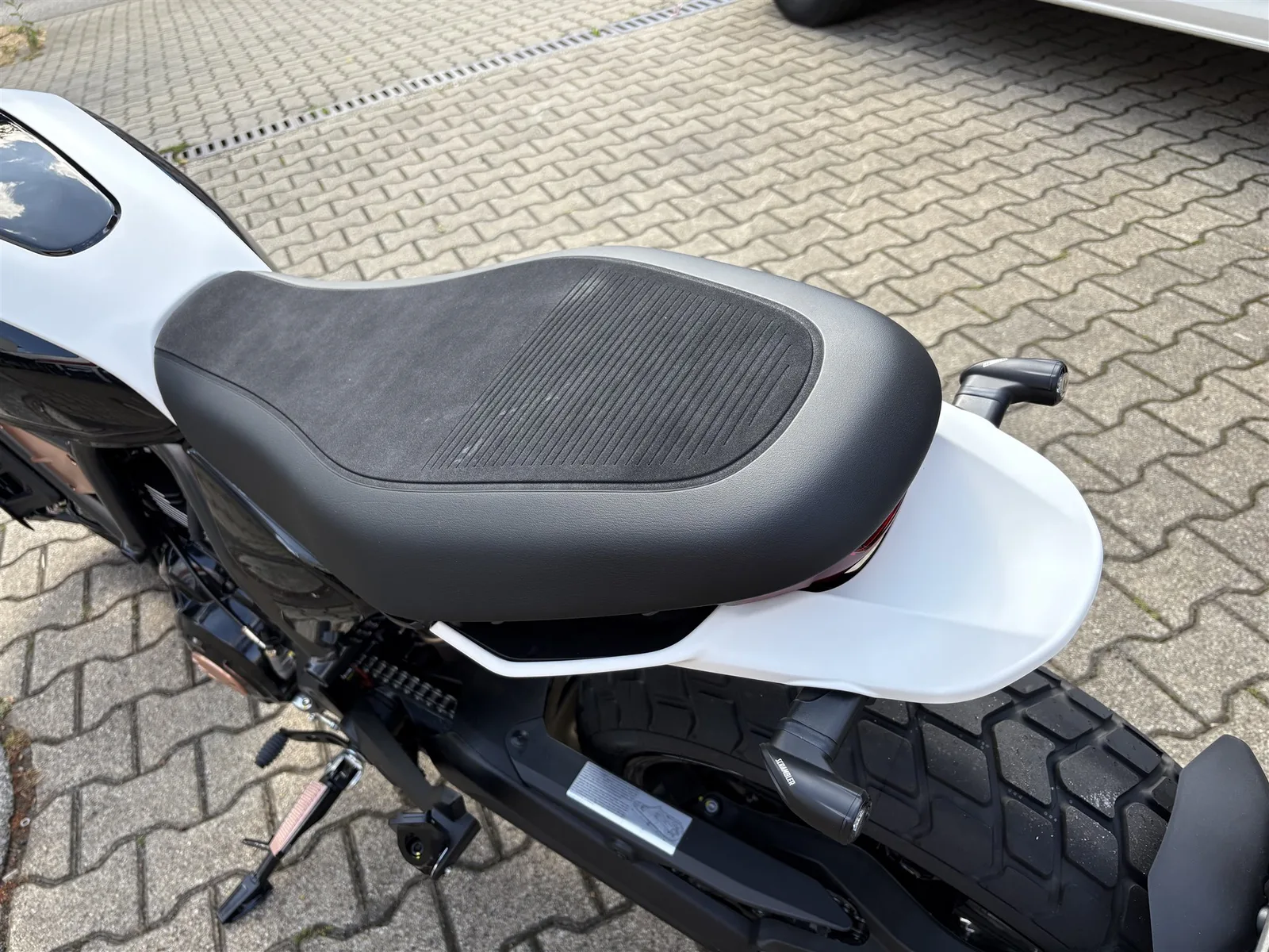 Ducati Scrambler 10° Anniversario Rizoma Edition Sofort verfügbar!