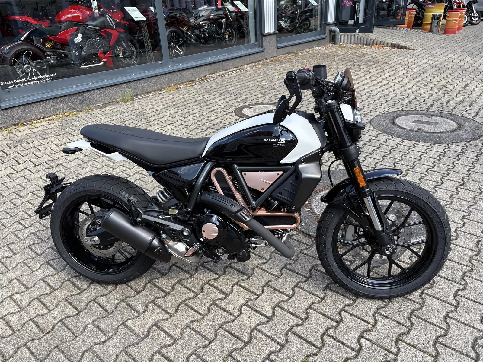 Ducati Scrambler 10° Anniversario Rizoma Edition Sofort verfügbar!