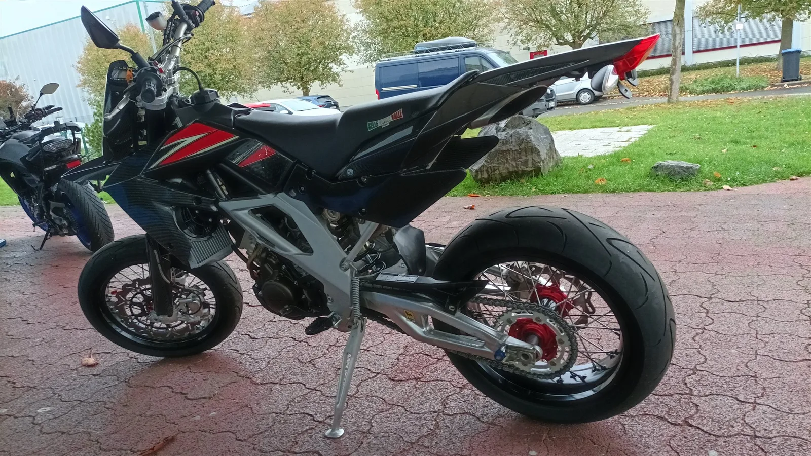 Aprilia SXV 450 3100km/CARBON/Felgenumbau/SUPERMOTO