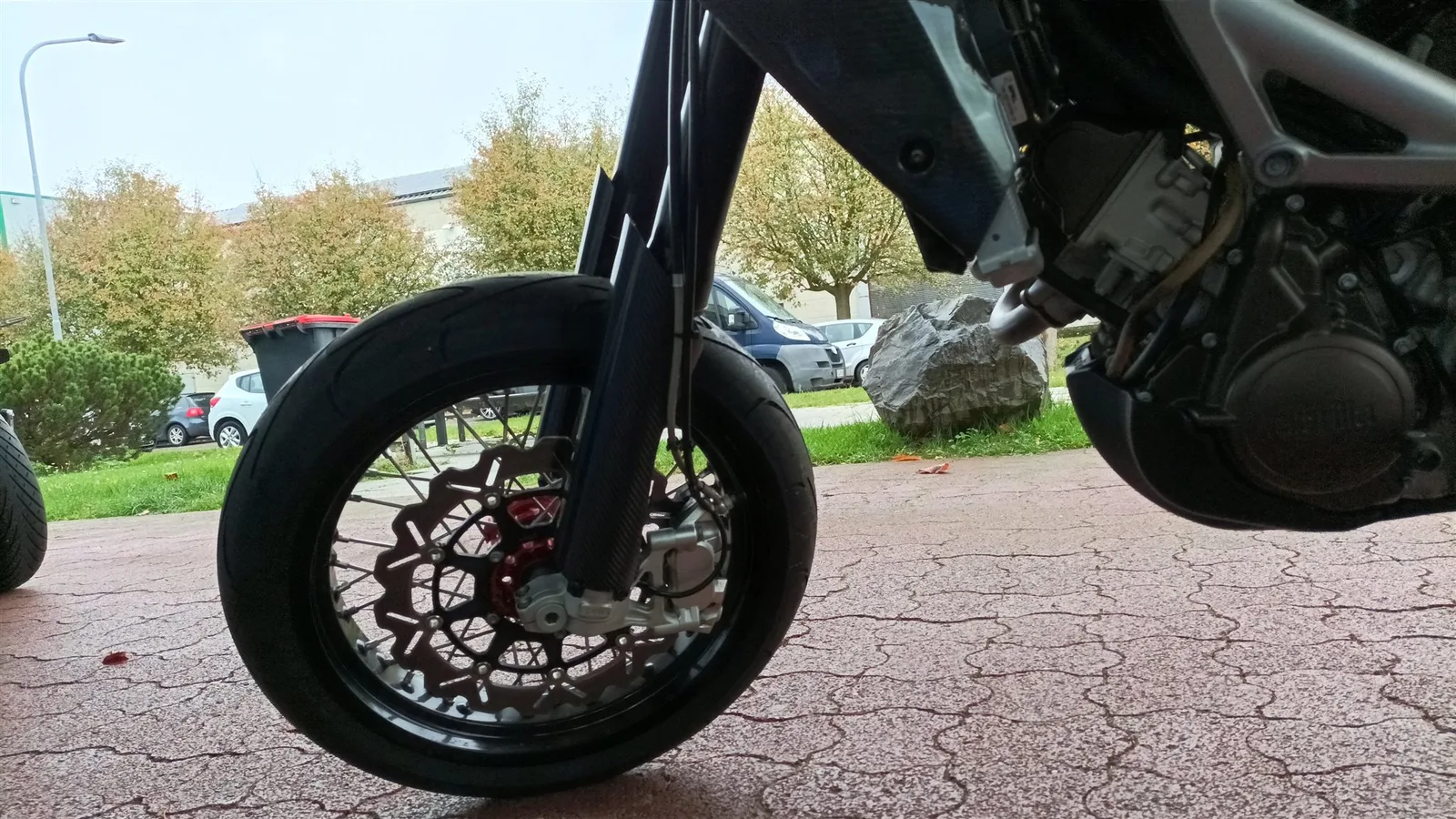 Aprilia SXV 450 3100km/CARBON/Felgenumbau/SUPERMOTO