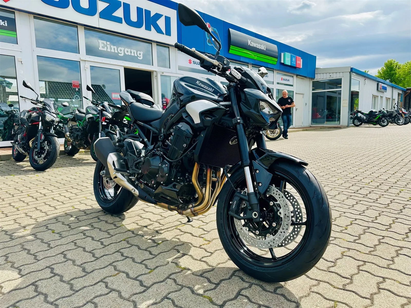 Kawasaki Z900 Modell 2025, auch Performance, sowie 800€ Starterbonus mögl.\*
