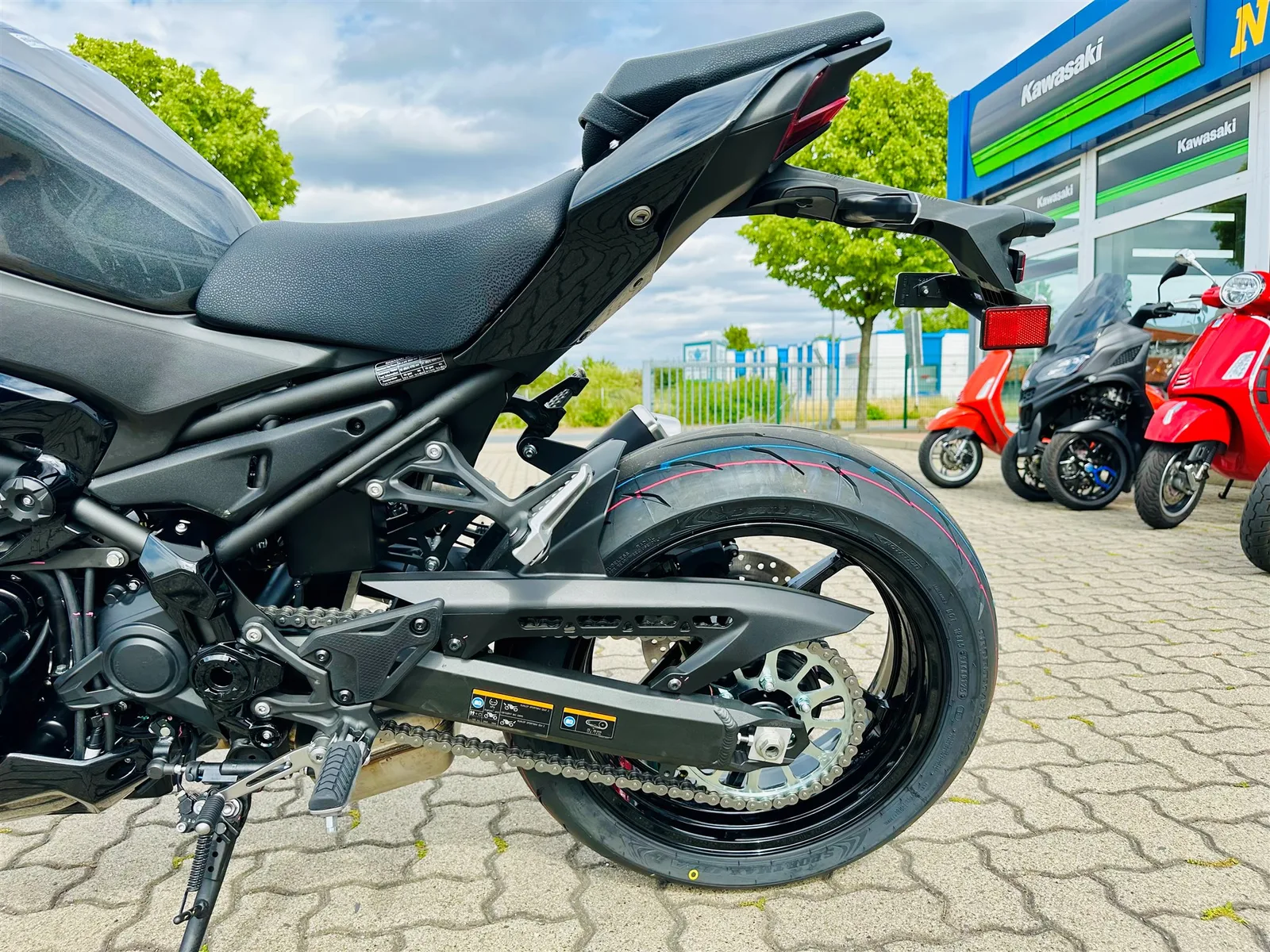 Kawasaki Z900 Modell 2025, auch Performance, sowie 800€ Starterbonus mögl.\*