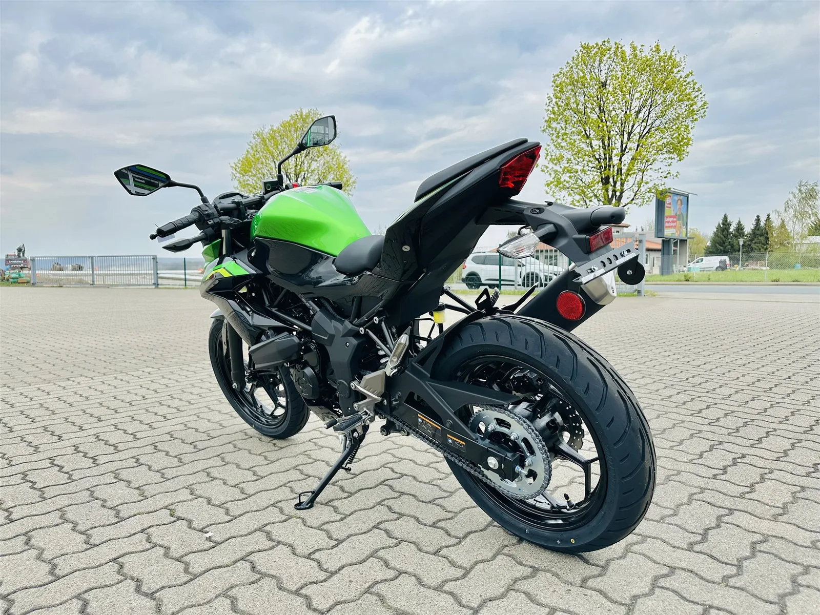 Kawasaki Z125 Modell 2026 500€ Starterbonus möglich!\*