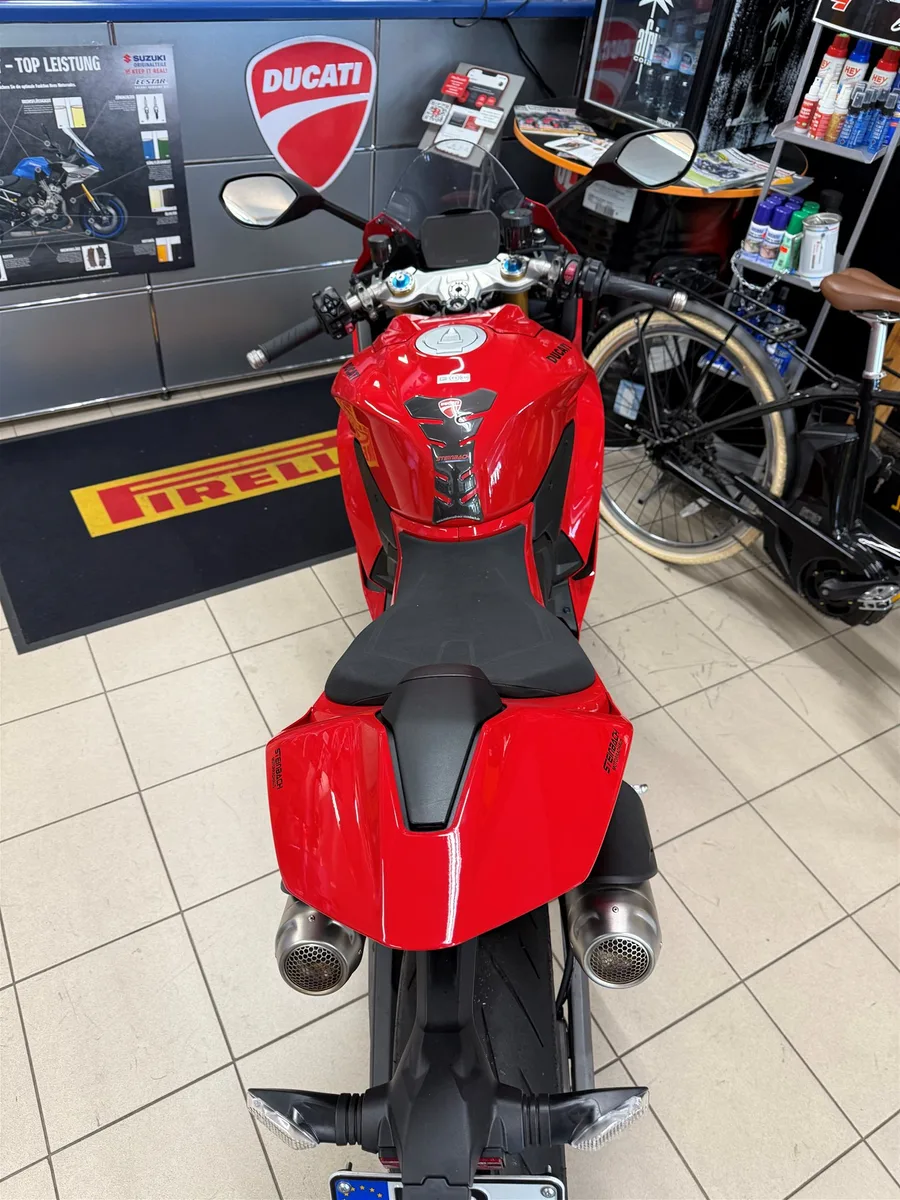 Ducati Panigale V2 S 2025