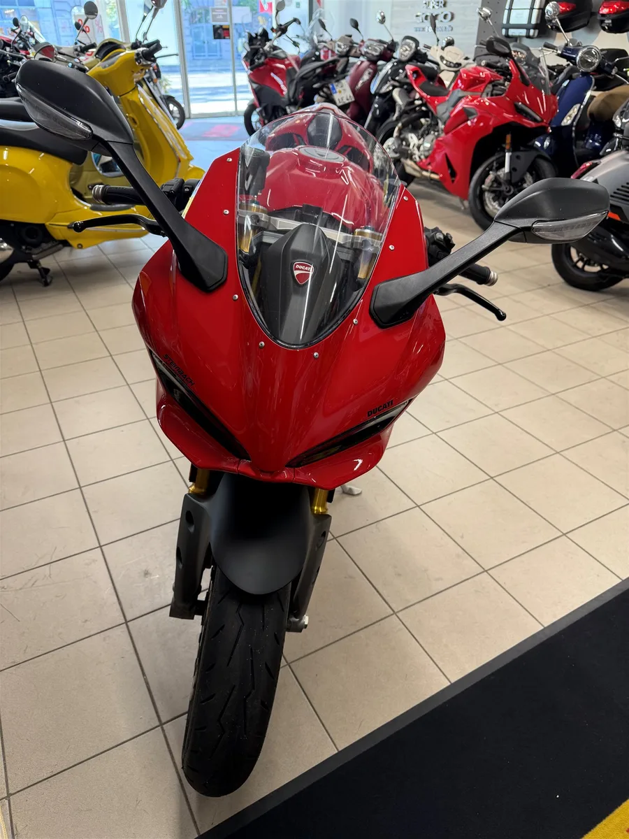 Ducati Panigale V2 S 2025