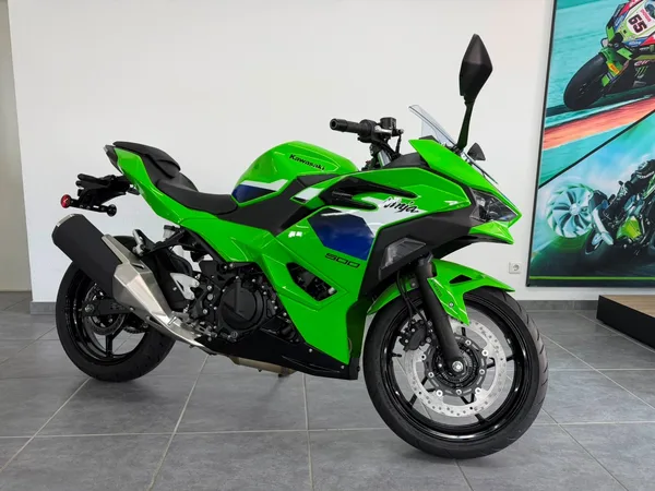 Kawasaki Ninja 500 SE | Grün | Ausstellungsbike + StarterBonus Aktionspreis