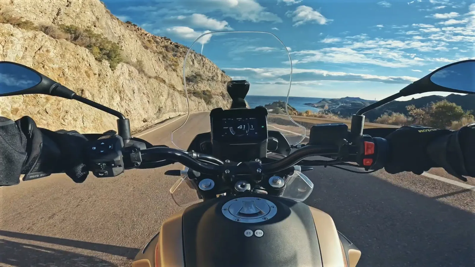 Moto Guzzi V85 TT Travel